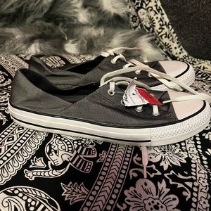 Converse . Low rise slip ons